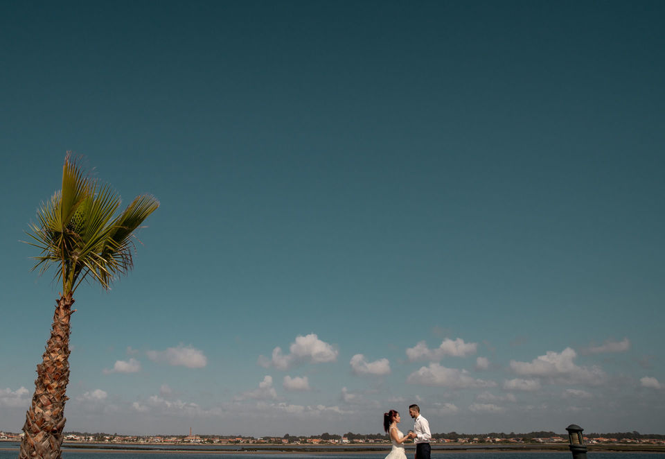 Uma sessão pós casamento pela praia da Costa nova em Aveiro Uma sessão pós casamento pela praia da Costa nova em Aveiro