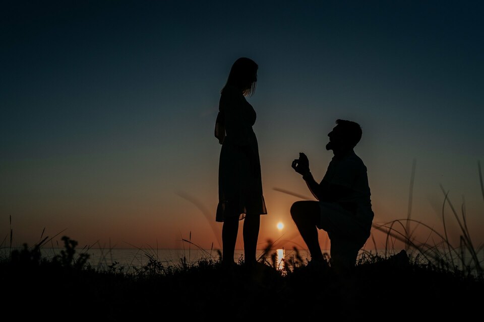 Marry me ? Um pedido de casamento cheio de emoção e surpresas à beira mar Marry me ? Um pedido de casamento cheio de emoção e surpresas à beira mar