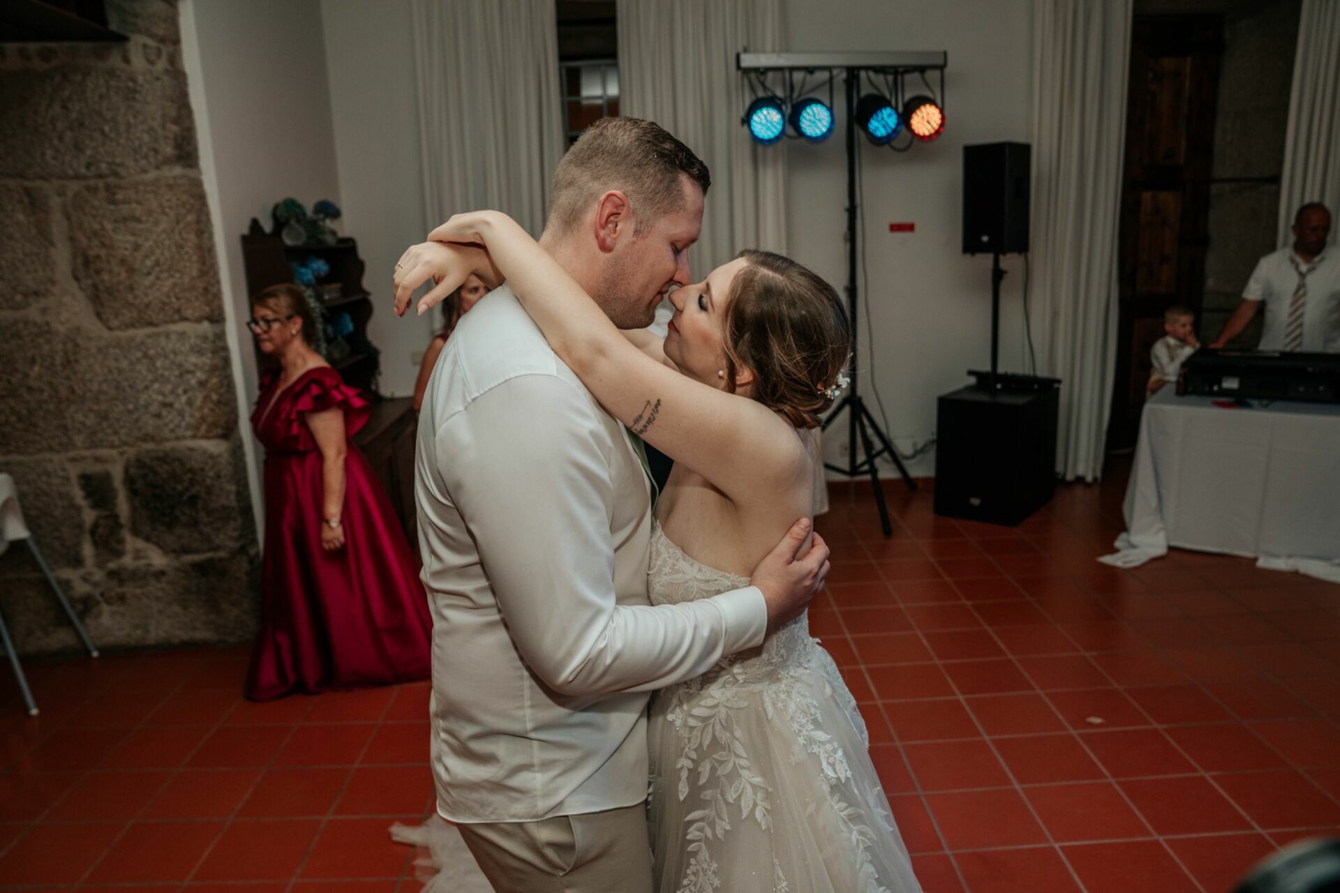Foto Sara & Dianto: Um Casamento com Duas Revelações no Solar de Vilar Foto Sara & Dianto: Um Casamento com Duas Revelações no Solar de Vilar - Imagem 71